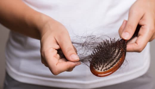 髪の毛が異常に抜けるのはストレスだけじゃない！5つの原因と対策まとめ